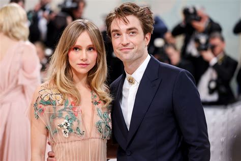 robert pattinson wife